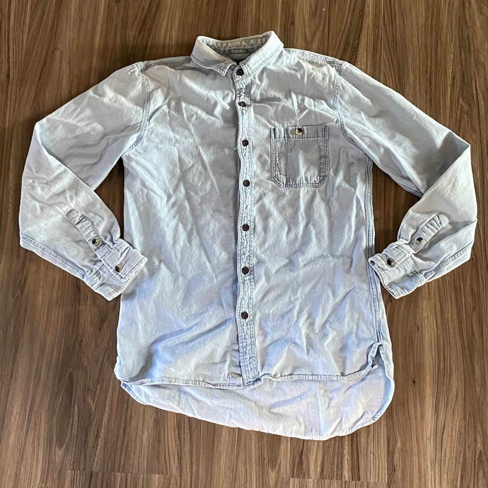 👀 Denim blue button up